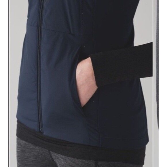 Lululemon Women Run For Cold Vest Size 6 Blue insulated Waterproof Pockets Light - Picture 14 of 15